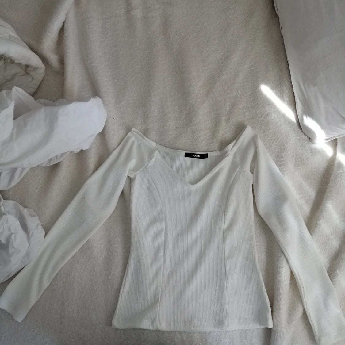 Vit offshoulder tröja 