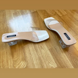 Sandaler - Skitsnygga eleganta sandaler, oanvända  Strl 40 (har ett par till i strl 39)                                  Köpta för 499kr st  Först till kvarn ❣️ kolla gärna mina andra annonser, säljer allt möjligt till bra priser 