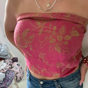 Sjal/topp - Fin sjal köpt utomlands, funkar perfekt som topp!🥰