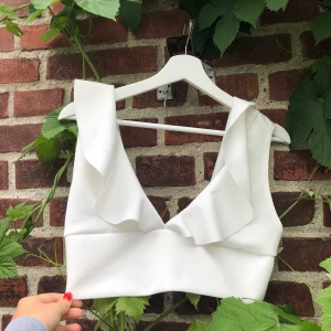 Söt topp  - Söt topp från Nelly i storlek M. Köparen står för frakten 🦋