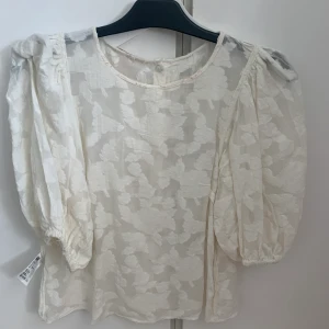 Topp - Spetstopp från hm! Aldrig använd. Frakt tillkommer på 40kr