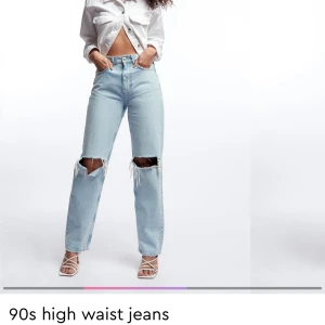 90s high waist jeans - har dessa i storlek 36 men de satt lite tajt på mig så ifall någon säljer dessa i 38 köper jag gärna de eller ifall nån vill byta hör av er!