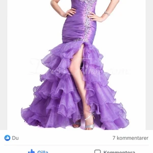 Festklänning i olivgrön färg  - Samma modell på bilden fast i olivgrön färg. Det är snörning i ryggen så man kan justera själv storleken. Använd endast några timmar på min förlovning. Finns i Malmö 