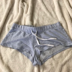 Pyjamas shorts storlek S - H&M, ganska gammal men fortfarande i bra skick! 