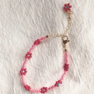 Handgjorda smycken  - Säljer jättefina handgjorda smycken. Kontakta mig för egen beställning❤️