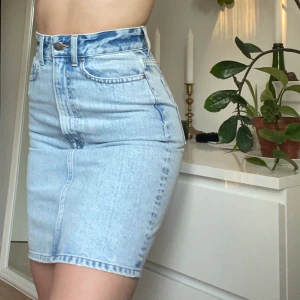 Jeanskjol - Snygg jeanskjol från HM i stentvättad färg💞💞 Strl 34