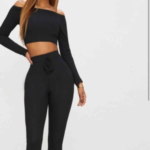  - superfint set från pretty little thing. aldrig använd med lappar kvat säljd pga fel storlek. separata delar kan också säljas vid intresse.