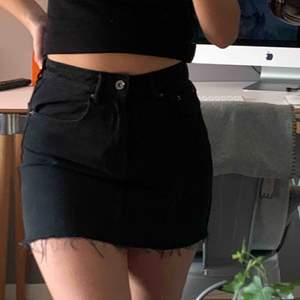 En nästintill oanvänd kjol som passar bra på sommaren