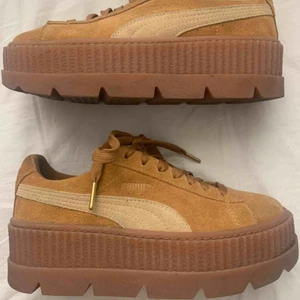  - Helt oanvända Puma x FENTY cleated creepers! Köpte för 1700:-💖 