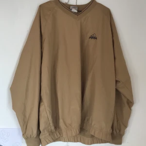 Adidas golf tröja - Oversize, Windbreaker material, Brun/beige  💛