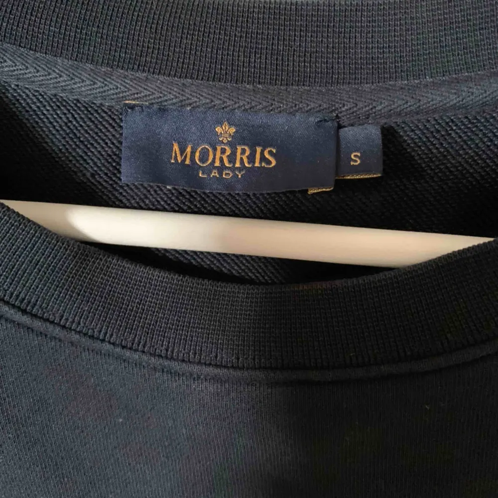 Jag säljer min Morris lady tröja då den inte används längre. Använd den sparsamt så den är i gott skick. Storlek S🥰. Tröjor & Koftor.