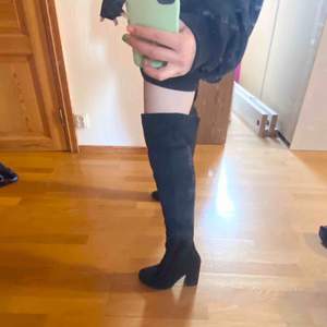 Over the knee boots i storlek 39