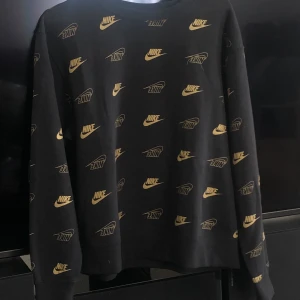 Nike sweatshirt  - Size L, loose fit and in perfect conditions. 