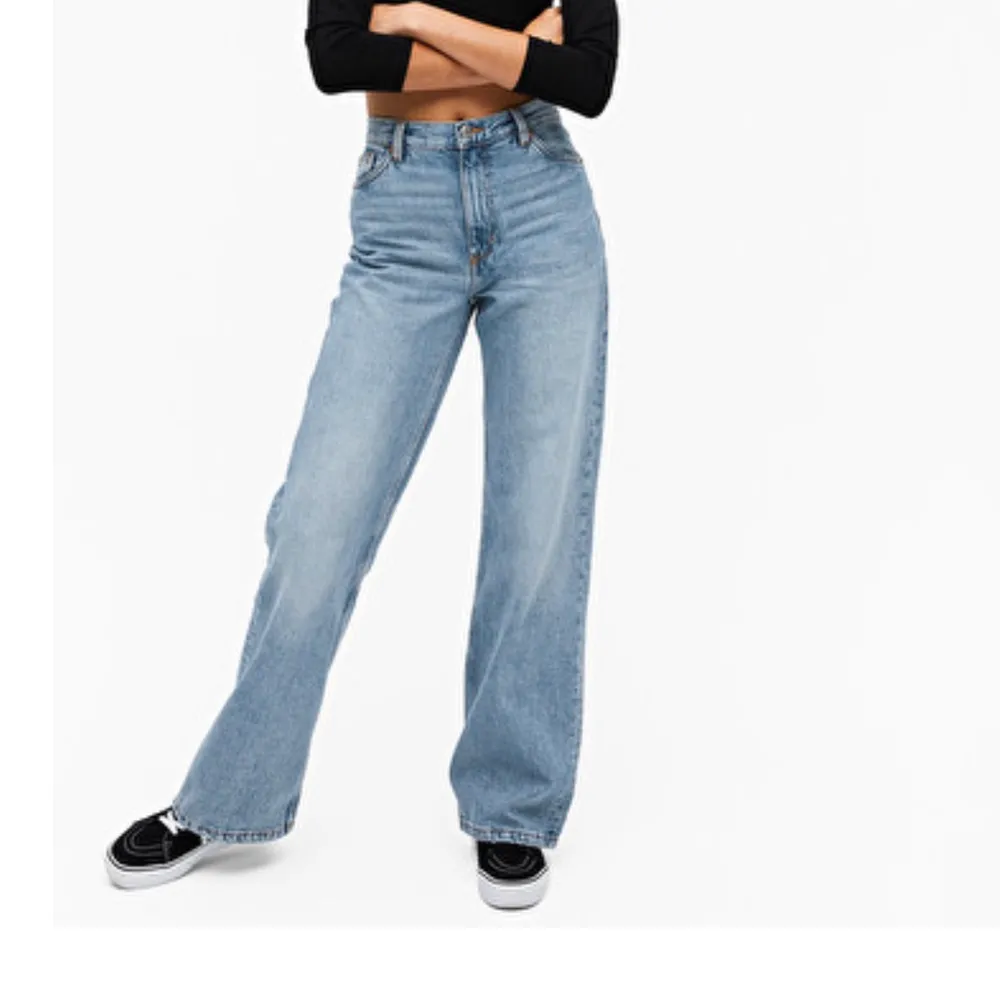 Wide jeans från monki. Som nt säljer för att dem blivit för stora. Storlek 31/32.. Jeans & Byxor.