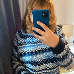  - Säljer den här fina stickade tröjan, i väldigt bra skick då jag knappt använt den!💕