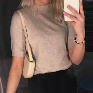  - Kortärmad tröja med polokrage från hm, 60kr+frakt❤️