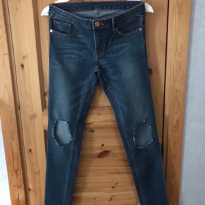 Jeans, storlek 27/31 - Aldrig använda. 120kr + 65kr spårbar frakt med postnord