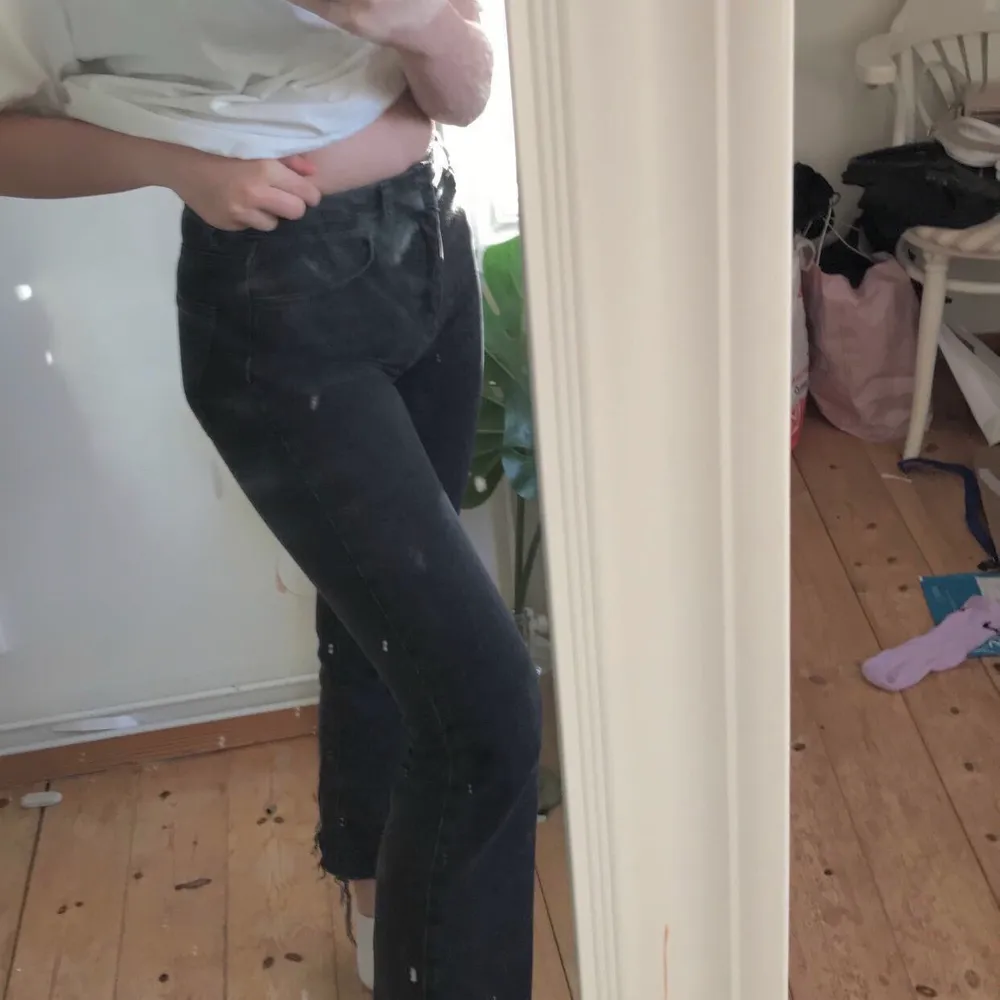 Momjeans från Gina Tricot i strl 34.. Jeans & Byxor.