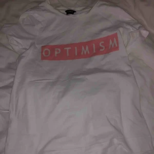  - Ny t-shirt från Lindex☺️ Fler bilder kan lösas, köpare betalar för frakt💞