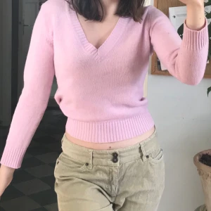Rosa stickad tröja - Supersöt rosa stickad tröja! 80% ull💗💗💗 Köparen står för frakt:)