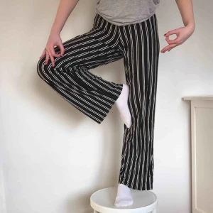  - JÄTTEbekväma byxor från Gina Tricot. Kan antingen mötas i Lund eller skicka mot en kostnad på 50kr extra.