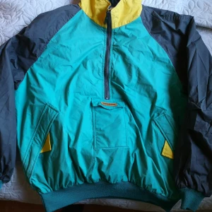  - As grym turkos jacka 😍 Storlek XL men snygg som oversize 200 inkl spårbar frakt