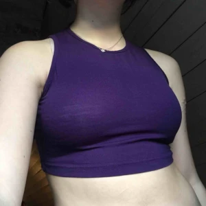  - 20kr styck plus frakt! Står ingen storlek i dem men gissar på XS-S. Den svarta är dock väldigt stretchig. 