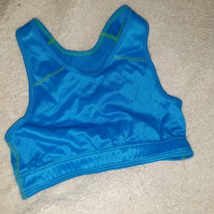  - Knappt använd sport Bh från New Body 