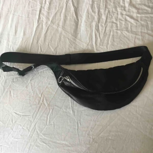 - Beltbag. Köparen står för frakten