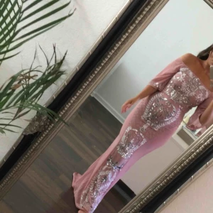  - Vacker Festklänning/balklänning i storlek 36 endast använd vid ett tillfälle