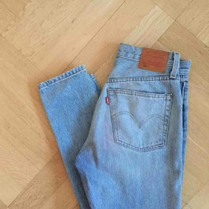  - Oanvända 501or från levi’s😊