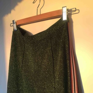  - Supernice glittriga byxor från H&M Trend. Inte alls stickiga, känns som mjukisar. Delar gärna på frakten. 