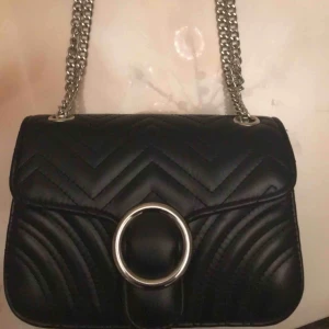  - Axel väska helt ny prislapp på kvitto finns 