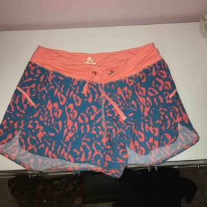  - 146/152 funkar till XS och S  Swish, 14kr frakt  Tränings shorts