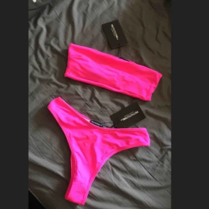  - Supersnygg bikini från Prettylittlething. Aldrig använd, säljer för att jag klickade hem fel storlek. 
