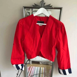 Röd vintagekavaj - Underbar retrokavaj från 80-talet! Köparen betalar frakt eller möter upp i centrala GBG 🌿