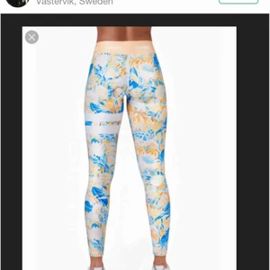  - Säljer ett par stronger byxor domän använda fåtal gånger eftersom dom sitter lite för tighta på mig. Men dom är i jätte bra skick! Kostar 650 i ny pris därav priset