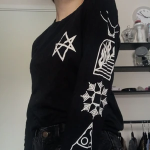  - Bring me the horizon tröja köpt på en av deras konserter. Sparsamt använd, frakt ingår:)