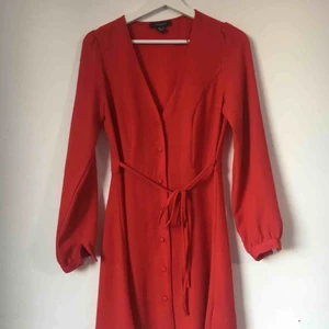  - Ny klänning i charmig röd färg! Perfekt till sommaren eller semestern ❤️