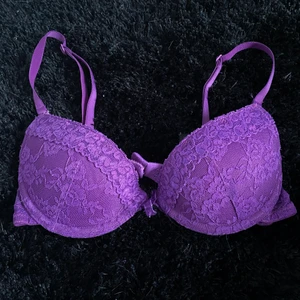 Lila Bh💜 - En lila spets bh som inte längre används💜 säljes då den inte passar längre, du betalar frakten📦