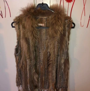 Päls väst  - Inget fel på västen. Storlek s 