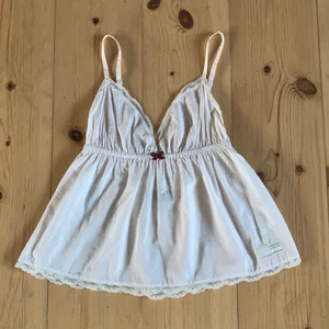 Odd Molly Linne  - Väldigt sött linne från Odd Molly. Jättefint skick! 