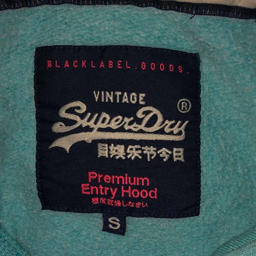 Blå/turkos vintage Hoodie från superdry. Nypris: 800 men säljer för 100. Storlek s . Hoodies.