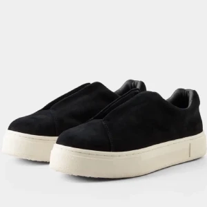 EYTYS - Superfina eytys doja säljes i strl 42, i princip oanvända. Frakt tillkommer. Nypris: 1800 kr 