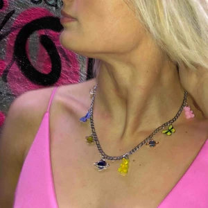  - Försäljning på instagram : FREYJA.UF 🦖 designa ditt egna halsband med stort utbud på olika berlocker - priser mellan 99-289kr ✨🌼 All info finns på instagram @FREYJA.UF 👀  @freyja.uf