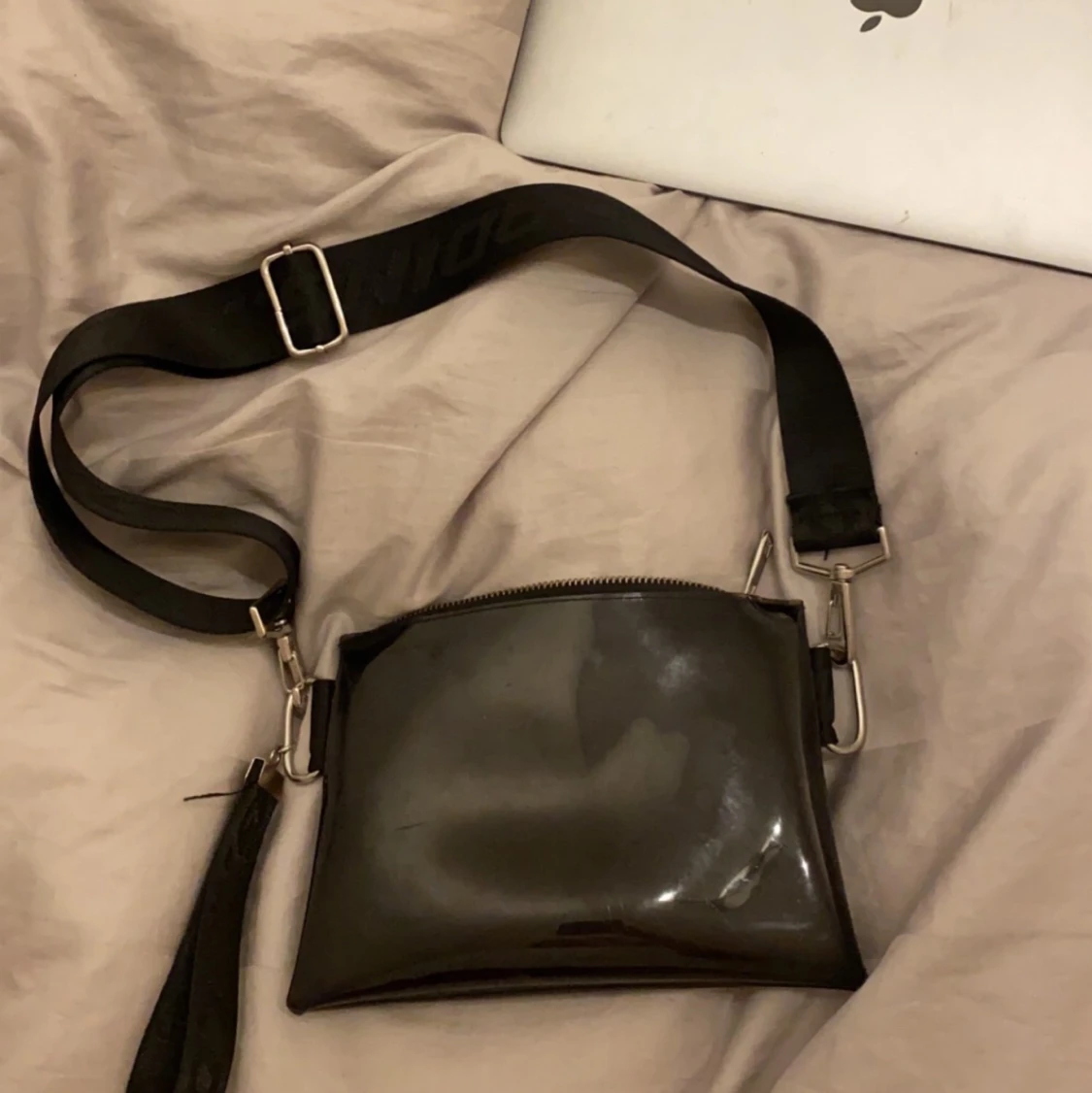 Genomskinlig svart väska - 90