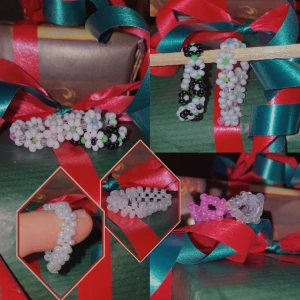 Custom Pärlringar! - Nya fina designs, färger och mönster på våra hemmagjorda pärlringar utav glaspärlor! Super fina och en perfekt julklapp, present eller bara en fin accessoar till dig själv! Livar verkligen upp outfiten!❤️  priser: 1enkel 15, 2 enkel 20, 3 enkel 30, 4 enkel 35. 1 rung med 1-3 blommor 30kr, en ring full av blommor 45kr. Kronring 35kr, en knytring (vita) 25kr. Har du frågor eller andra funderingar så hör av dig via DM. Beställningar sker även vid DM❤️