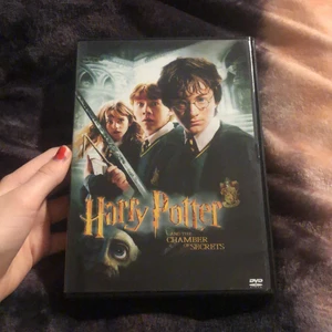 Harry Potter film 2 - Harry Potter and the Chamber of Secrets! Finns endast i engelskt tal. 45kr. Frakt tillkommer