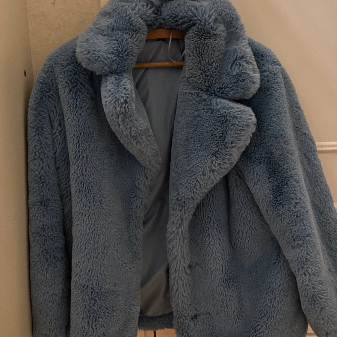 Ljusblå ”päls”jacka 