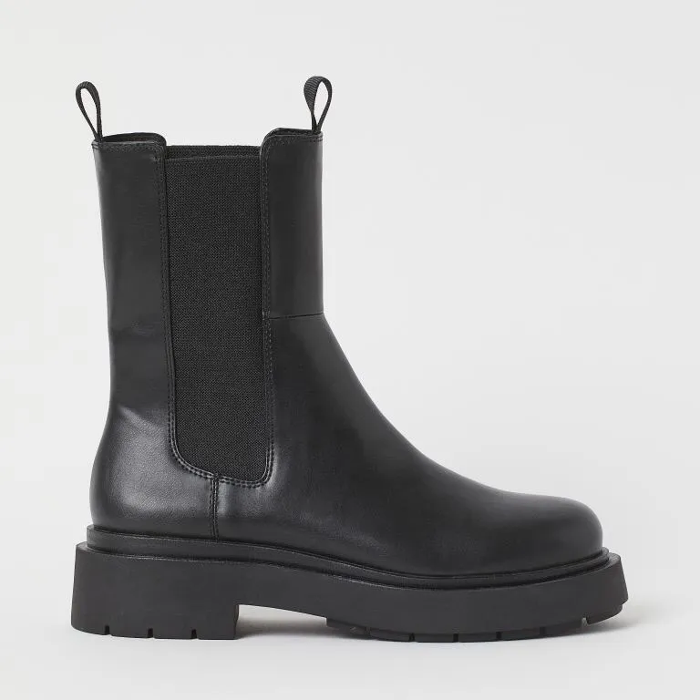 Har dessa svinsnygga boots från H&M som dessvärre inte kommer till användning. Har bara gått med dom utomhus en gång så dom är i princip i nyskick!! Säljer för 400 FRAKT INGÅR. Skor.